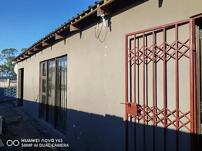 3 Bedroom House For Sale in East London - img