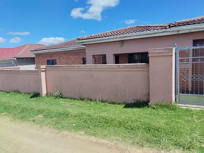 3 Bedroom House For Sale in King Williams Town - MH70.webp