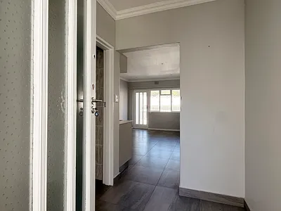 2 Bedroom Apartment To Rent in Cape Town - RZHb.webp