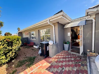 2 Bedroom House To Rent in Strand - img