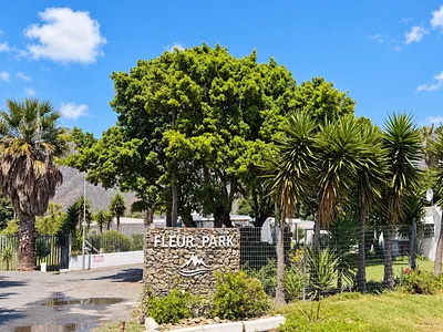 4 Bedroom House To Rent in Gordons Bay - img