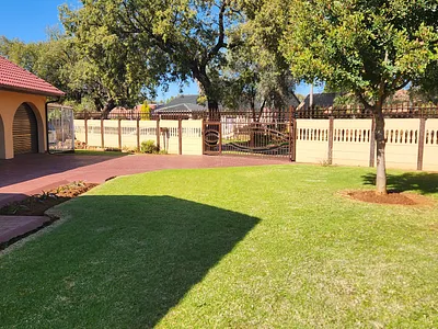 4 Bedroom House For Sale in Alberton - bmU5.webp
