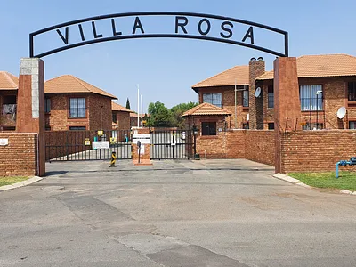 2 Bedroom Townhouse For Sale in Kempton Park - 4CPG.webp