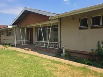 3 Bedroom House For Sale in Germiston - xShx.webp