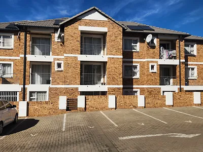 2 Bedroom Townhouse For Sale in Germiston - UEIh.webp