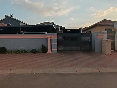 2 Bedroom House For Sale in Boksburg - Rbv1.webp