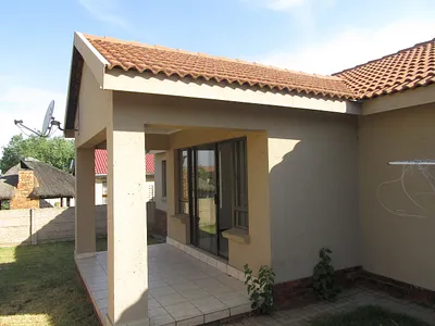 3 Bedroom Townhouse For Sale in Germiston - img