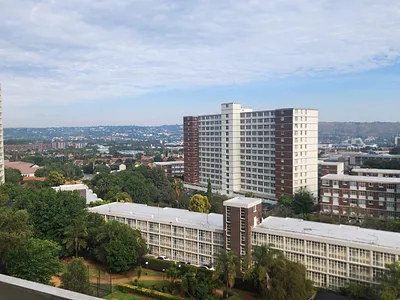 2 Bedroom Apartment For Sale in Bedfordview - LBYh.webp