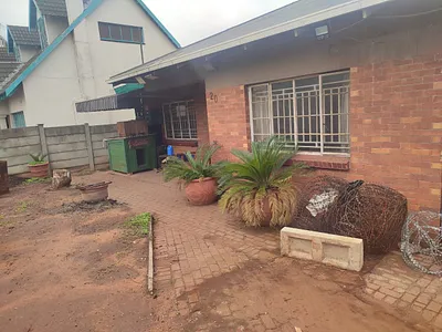 4 Bedroom House For Sale in Germiston - img
