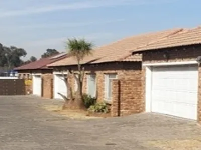 3 Bedroom Townhouse For Sale in Alberton - v58P.webp