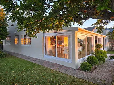 3 Bedroom House For Sale in Grotto Bay - img