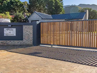 3 Bedroom House For Sale in Kleinmond - OLMN.webp