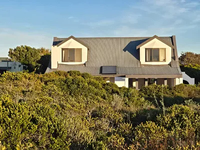5 Bedroom House For Sale in Grotto Bay - img