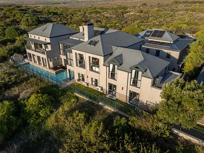 5 Bedroom House For Sale in Melkbosstrand - sgJk.webp