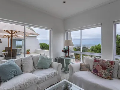 5 Bedroom House For Sale in Yzerfontein - 7o22.webp