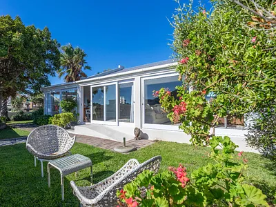 3 Bedroom House For Sale in Grotto Bay - bkZ2.webp