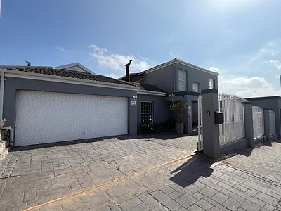 5 Bedroom House To Rent in Blouberg - 7nF8.webp
