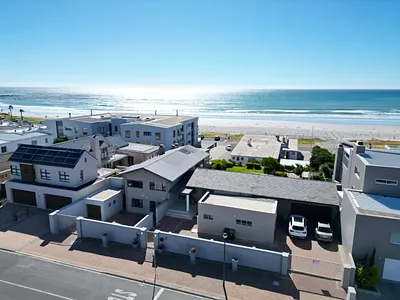 6 Bedroom House For Sale in Melkbosstrand - KuCP.webp