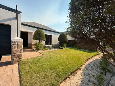 3 Bedroom House To Rent in Melkbosstrand - z2A7.webp