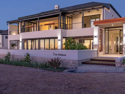 4 Bedroom House To Rent in Melkbosstrand - img