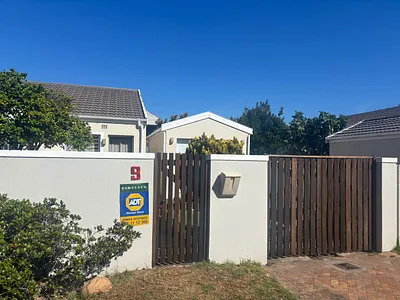 3 Bedroom Townhouse For Sale in Fish Hoek - HkKI.webp