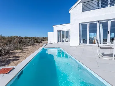 5 Bedroom House For Sale in Grotto Bay - t3Id.webp