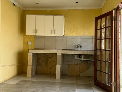1 Bedroom Apartment To Rent in Johannesburg - cuoY.webp