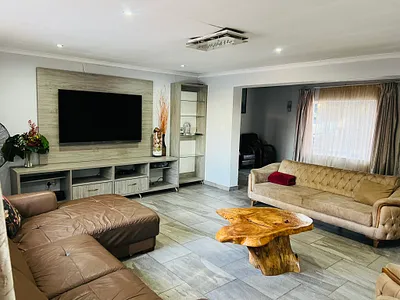 9 Bedroom House For Sale in Randburg - img
