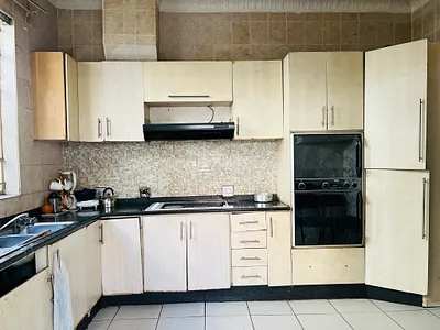6 Bedroom House For Sale in Johannesburg - uCsq.webp
