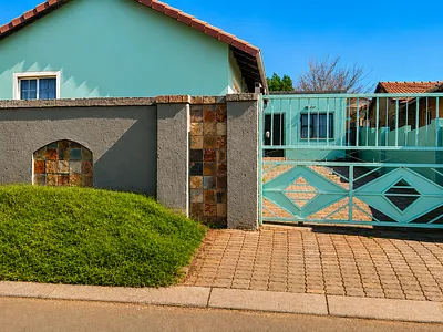 5 Bedroom House For Sale in Roodepoort - img