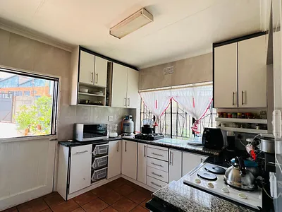 3 Bedroom House For Sale in Roodepoort - jnNt.webp
