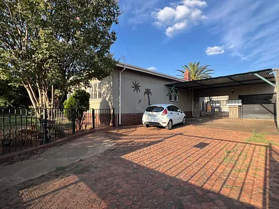 5 Bedroom House For Sale in Germiston - PgxI.webp