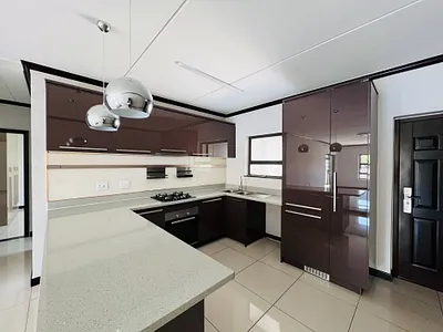 2 Bedroom Apartment For Sale in Sandton - qlaG.webp