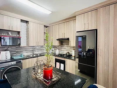 3 Bedroom Apartment For Sale in Roodepoort - MZ8m.webp