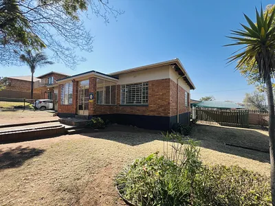 3 Bedroom House To Rent in Roodepoort - GiUC.webp