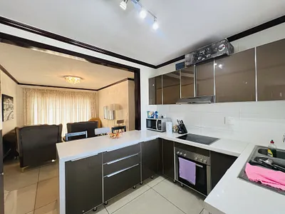 2 Bedroom Apartment For Sale in Sandton - Xqhh.webp