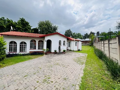 3 Bedroom House For Sale in Roodepoort - mUAG.webp
