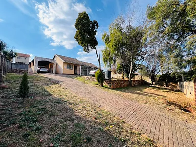 3 Bedroom House For Sale in Roodepoort - img