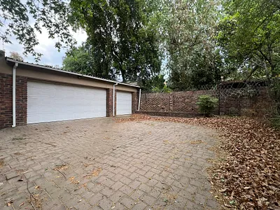 4 Bedroom House For Sale in Randburg - VhmY.webp