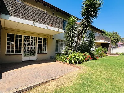 2 Bedroom Apartment For Sale in Roodepoort - img
