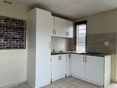 1 Bedroom Apartment To Rent in Roodepoort - img