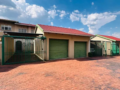 3 Bedroom Townhouse For Sale in Randburg - img