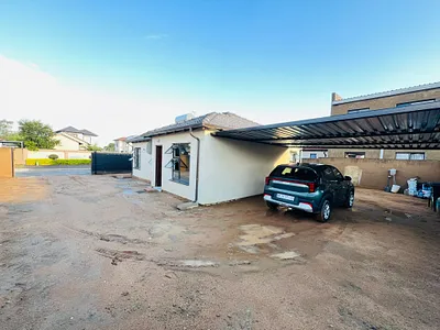 3 Bedroom House To Rent in Randburg - 4TTl.webp