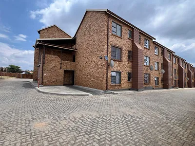 1 Bedroom Apartment For Sale in Roodepoort - pg7w.webp
