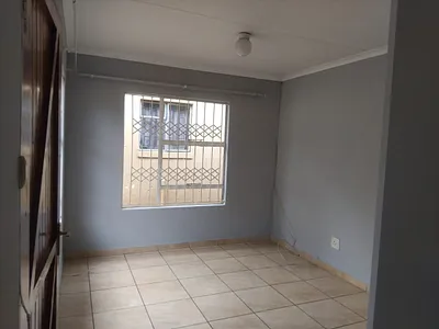 2 Bedroom House To Rent in Roodepoort - mORo.webp