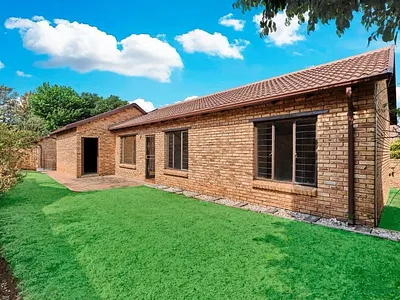3 Bedroom Townhouse For Sale in Randburg - ZbEz.webp