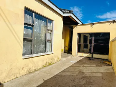 3 Bedroom House For Sale in Soweto - 8B8b.webp