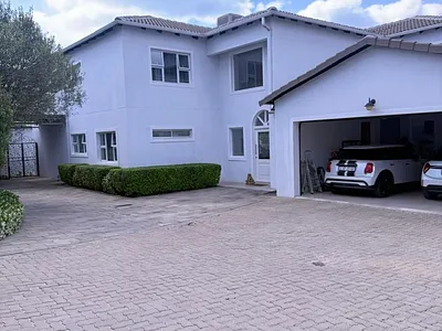 4 Bedroom House To Rent in Sandton - p61W.webp
