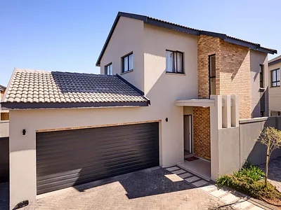 3 Bedroom Apartment For Sale in Sandton - m2pJ.webp