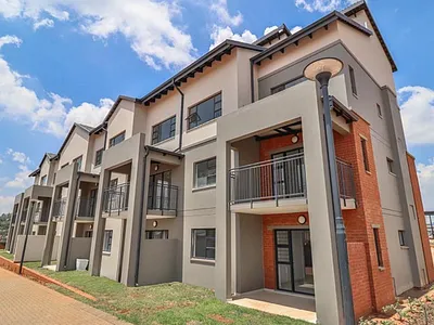 2 Bedroom Apartment To Rent in Roodepoort - fMrE.webp